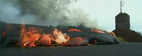 شاهد بالفيديو.. ثورة بركان ” كيلاوايا” تهدد سكان باهوا في هاواي
