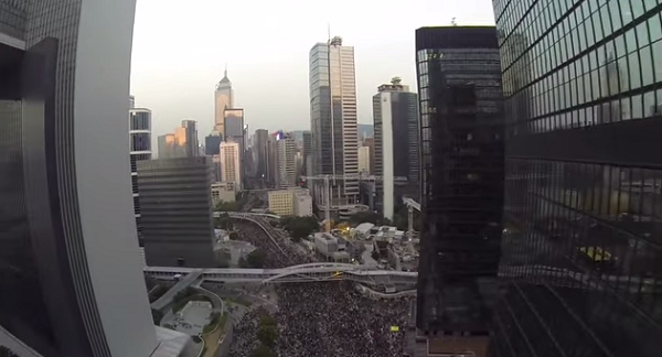 بالفيديو ..لقطات مذهلة للعدد الحقيقي للمتظاهرين في هونغ كونغ