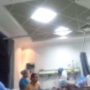 بالفيديو.. ممرضتان تعاملان مريضاً بمستشفى خاص بالخميس بقسوة