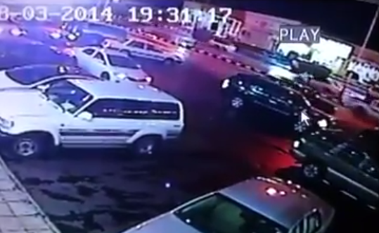 بالفيديو ..سرقة سيارة من أمام محل تجاري بـ”برزان حائل”