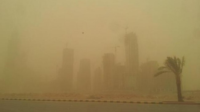 الإنذار المبكر: غبار وأتربة تحجب الرؤية على الرياض والشرقية