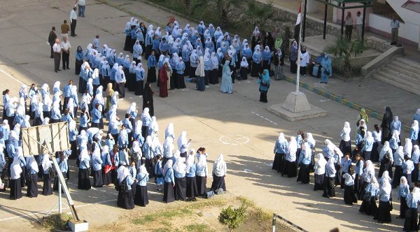 تجريد عدد من طالبات مدرسة تجارية بمصر من ملابسهن