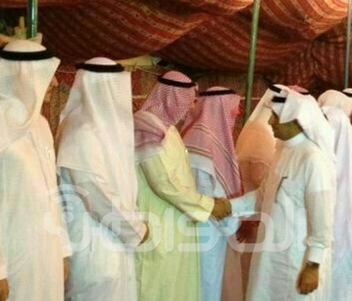 توافد مسؤولين ورجال الأدب للعزاء في “معلم الملك”