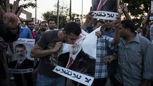 اشتباكات بمصر في أول جمعة بعد حظر الإخوان