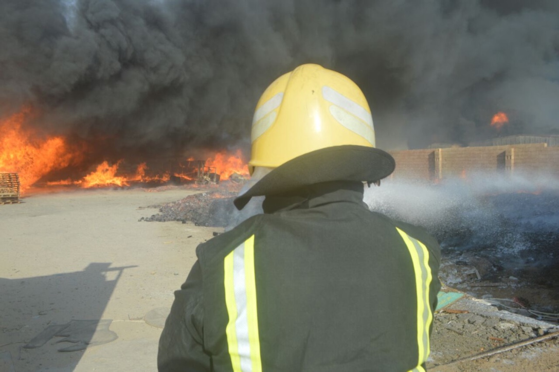 مدني جدة يحدد نقطة حريق مستودعات جنوب المحافظة