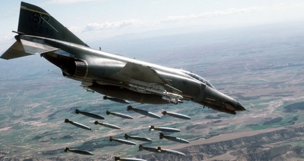 طائرات باكستانية تقصف مخابئ متشددين على حدود أفغانستان