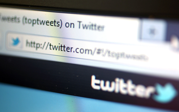 “تويتر” يطلق خدمة التغريدة الأولى لرواده