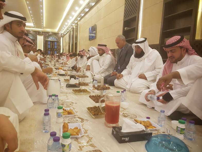 جامع الراجحي يقدم وجبات الإفطار للصائمين وينظم 30 محاضرة للنساء