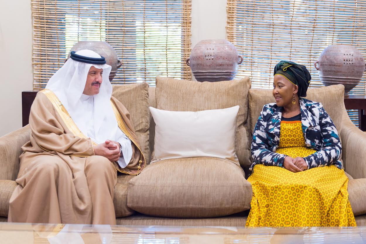 سلطان بن سلمان يبحث التعاون السياحي مع وزيرة السياحة بجنوب إفريقيا
