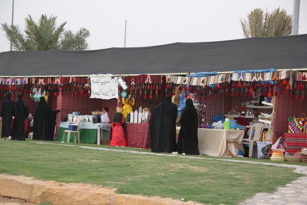 #فعاليات_خليجي22 : ترفيه وتسوق للعائلات بساحة منتزه شرق الرياض