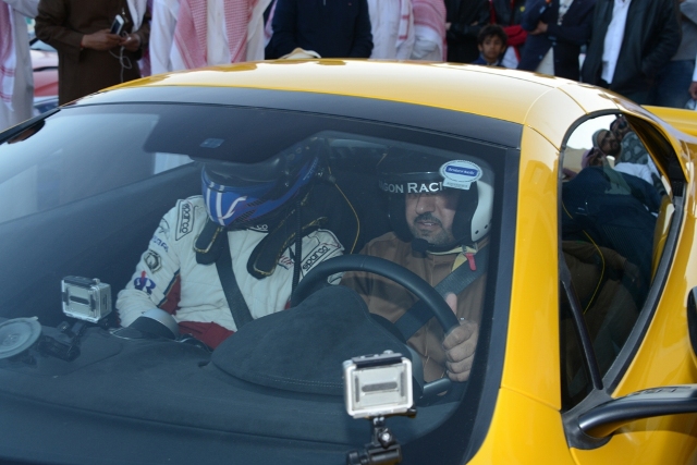 بالصور… أمير الرياض يشهد السباق السعودي للسيارات ويتوج الفائزين