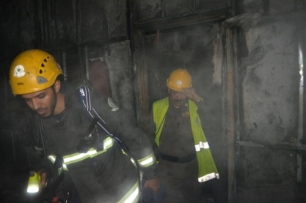 ٨ فرق إطفاء تخمد النيران في برج جبل عمر