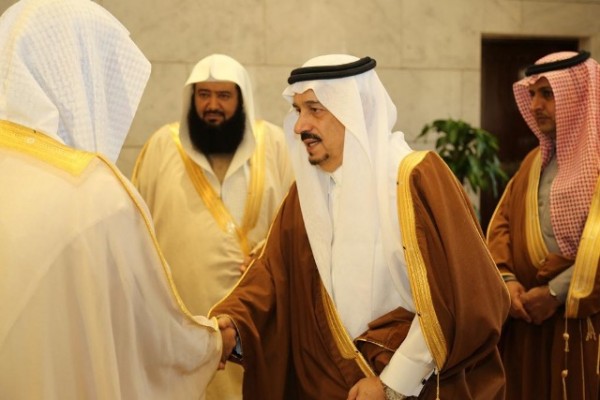 فيصل بن بندر يلتقي رئيس ومنسوبي هيئة الرياض