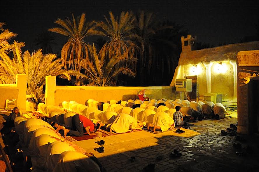 بالصور.. المساجد الطينية بالقصيم.. بساطة وهدوء يجذب المصلين في رمضان