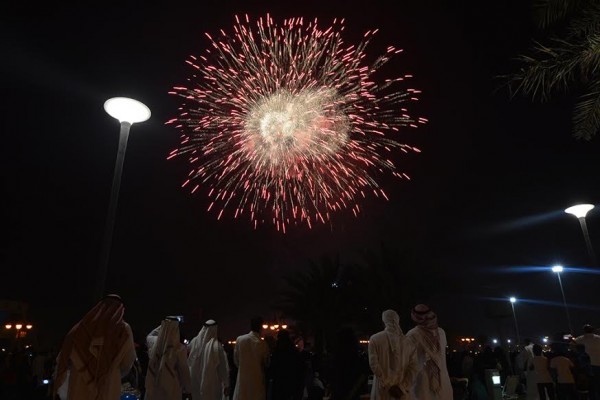 شاهد عروض الألعاب النارية في منتزه الملك عبدالله بملز الرياض