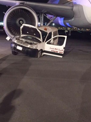 طائرة سعودية تصطدم بسيارة بمطار الملك عبدالعزيز بجدة