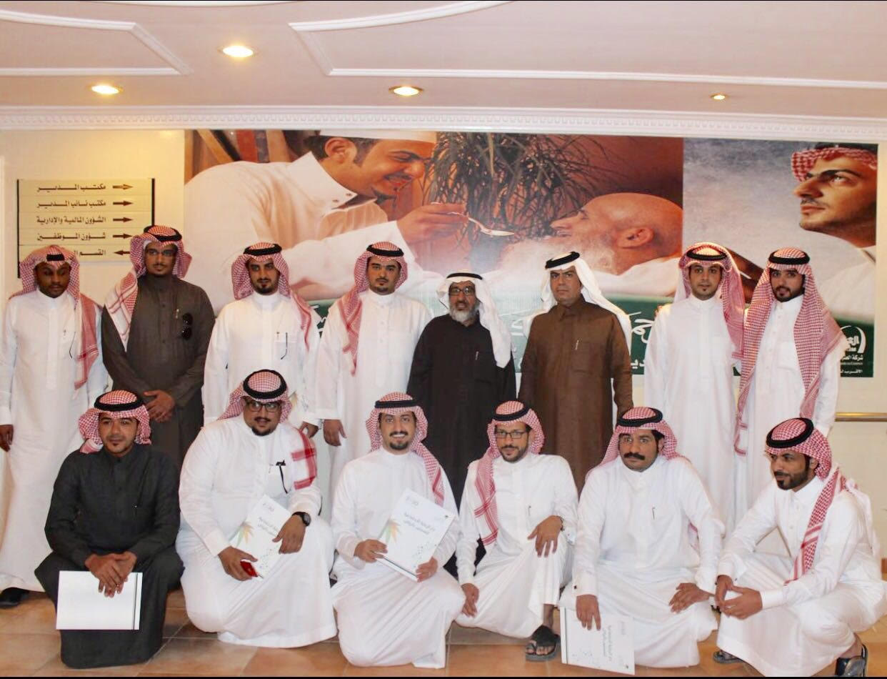 وفد عمل الرياض يزور نزلاء دار المسنين