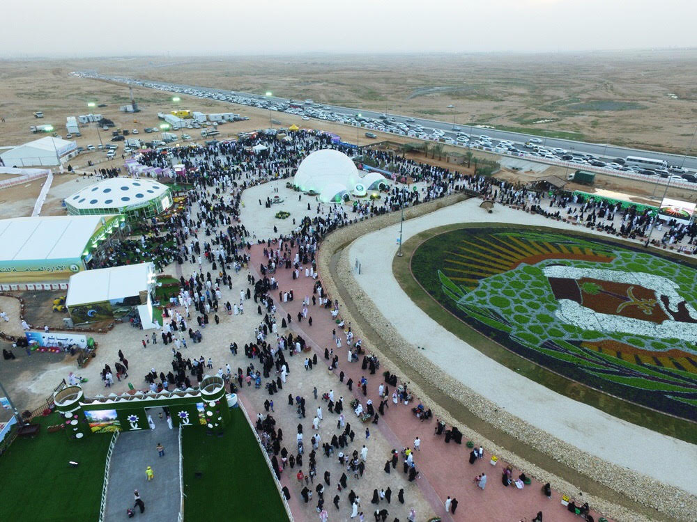 100 متطوع ومتطوعة لخدمة زوار مهرجان ربيع الرياض