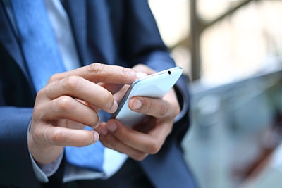 دراسة: 47% من سكان المملكة يدخلون الإنترنت عبر هواتفهم الذكية