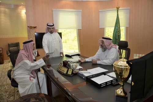 أمين عسير يشيد بأداء بلدية بللحمر ويطالب بللسمر بالمشاركة في خدمة المجتمع