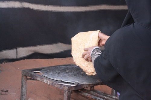 “رائحة الخبز” تستقبل زوّار مهرجان الصحراء