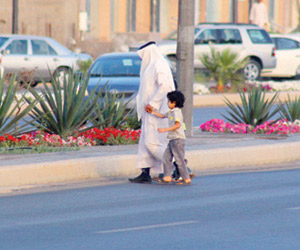 حوادث الدهس تتواصل في تبوك وتصيب سيدتين والحل في جسور مشاة