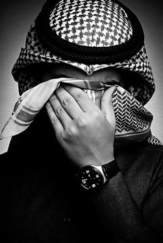 سعودي “متشكك” في صور أخيه الميت يستفتي 20 داعية