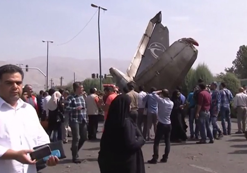 بالفيديو..نجاة 9 من أصل 40 راكباً على متن الطائرة الإيرانية