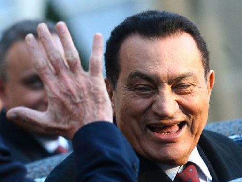 هل طلب حسني مبارك السفر للمملكة؟