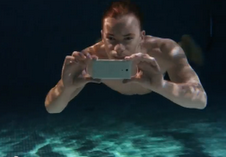 ” Xperia ZR” جديد سوني هاتف يصور تحت الماء