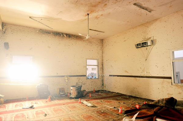 شاهد.. 3 صور تكشف آثار تفجير مسجد طوارئ عسير