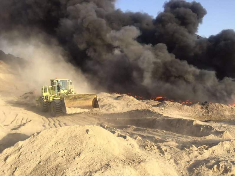 آليات المدني تكافح حريقًا ضخمًا شمال المدينة المنورة2