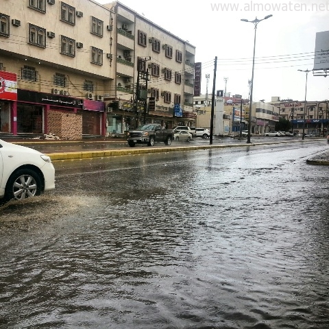 شاهد بالصور .. أبها البهية تحت زخات المطر ثالث أيام رمضان