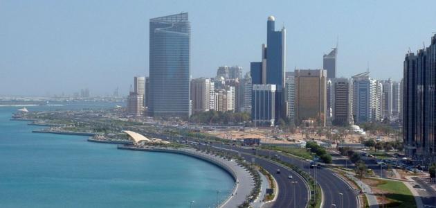 أبو ظبي.. توقعات بنمو القطاعات غير النفطية بنسبة 3.5 % في 2018
