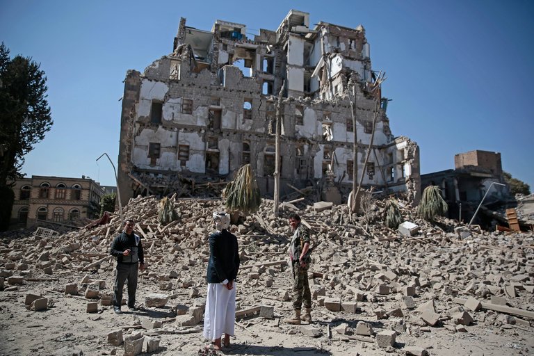 لا غذاء ولا وقود.. صنعاء تعيش أسوأ كارثة إنسانية تحت وطأة الحوثيين