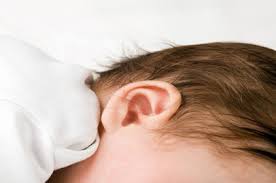 4 طُرق لتنظيف أذن طفلك بطرق صحية سليمة