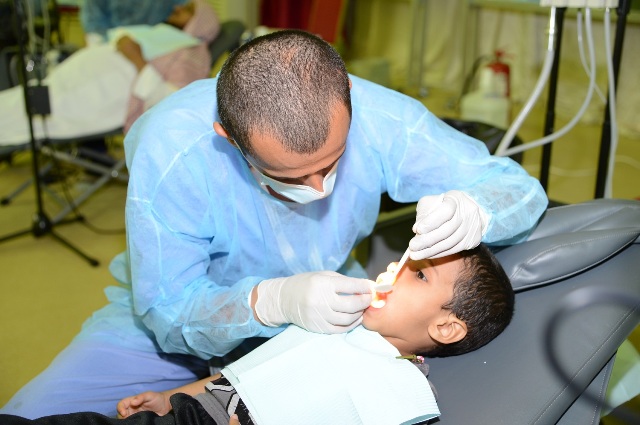 في تهامة عسير.. اكتشاف حالة نادرة لطفل يعاني من تشوهات خلقية في الأسنان