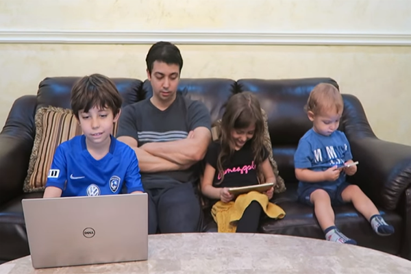 بالفيديو.. مواطن يوثق حياة أولاده في المملكة بعد عودتهم من لندن