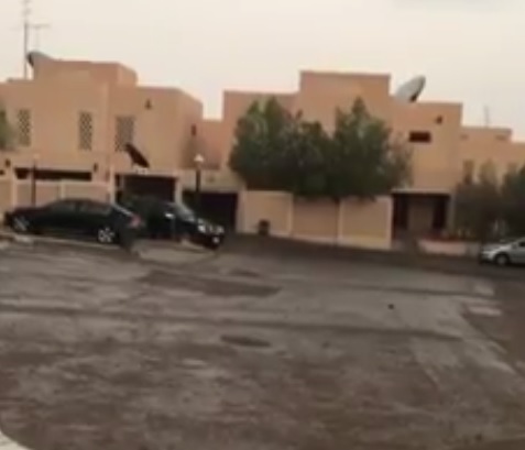 شاهد.. للمرة الأولى منذ 20 عامًا الأمطار تكسر آب اللهاب في الرياض