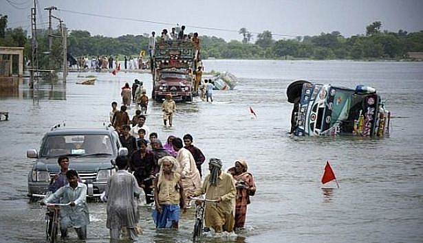 بالصور.. الأمطار الموسمية تقتل 167 شخصاً في باكستان