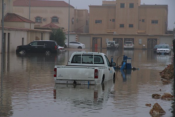 لجان حصر متضرري أمطار بريدة تُنهي إيواء وخروج 270 فردًا من منزله