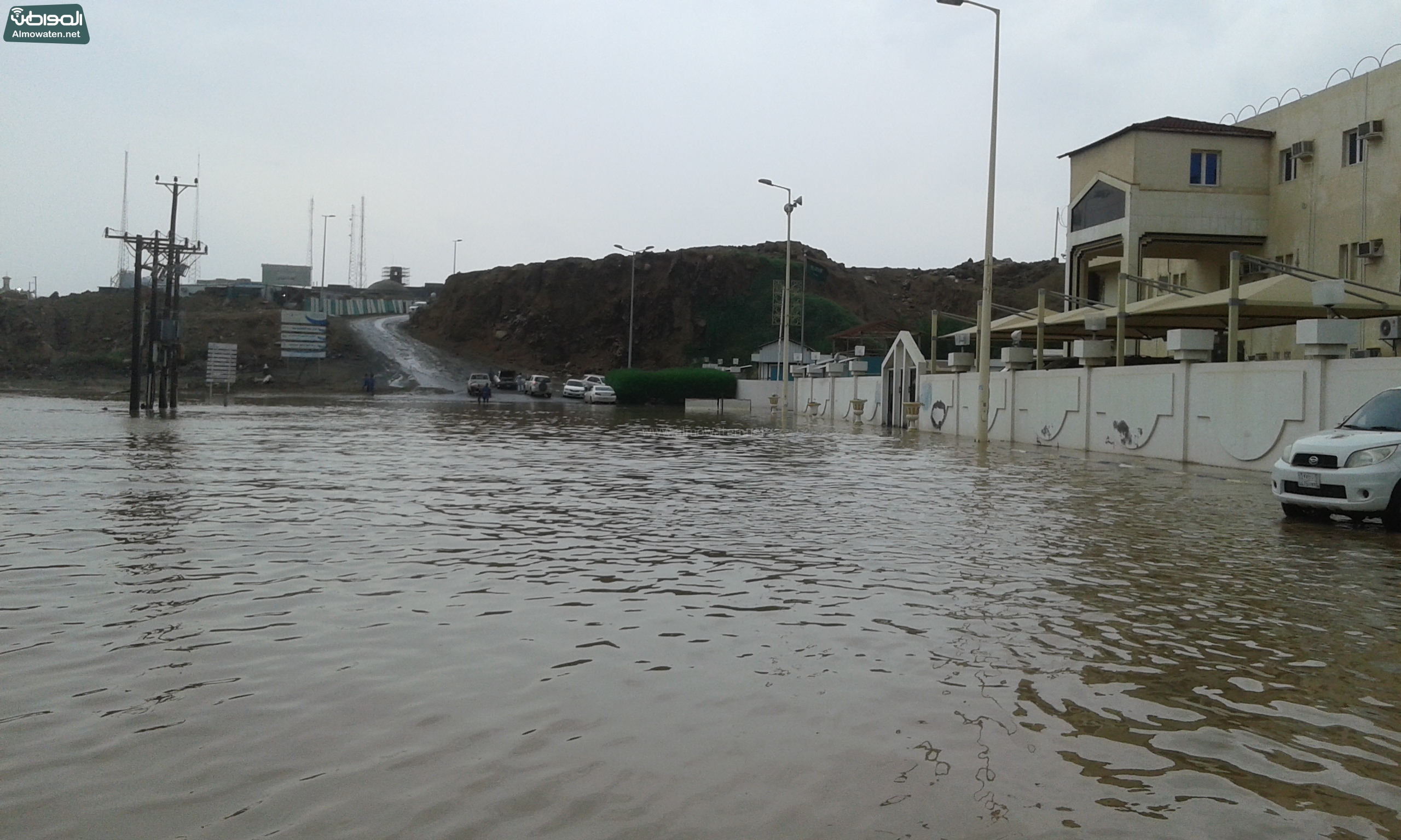 أمطار غزيرة وسيول مع برد على جازان 