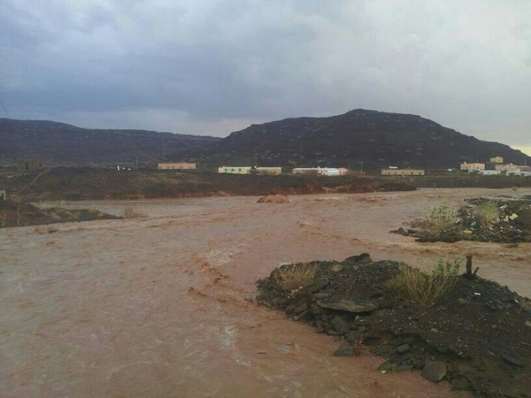 فقدان رجل وابنه ووفاة زوجته نتيجة سيول وادي صرمان