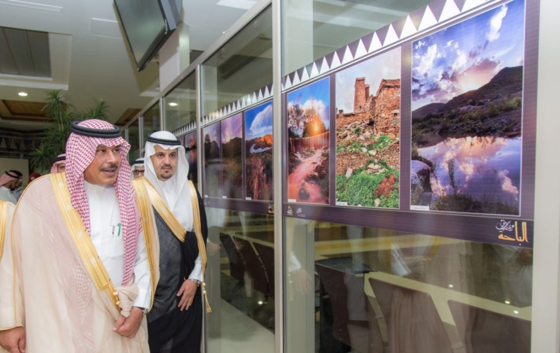 أمير الباحة يفتتح معرض الفنون البصريّة في مطار الملك سعود (1)