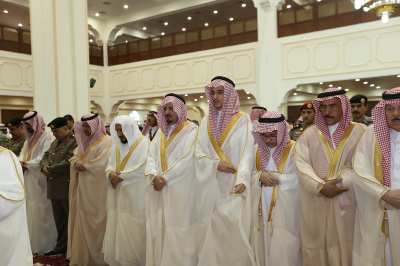أمير الجوف يتقدم المصلين في صلاة عيد الفطر المبارك ‫(1)‬ ‫‬