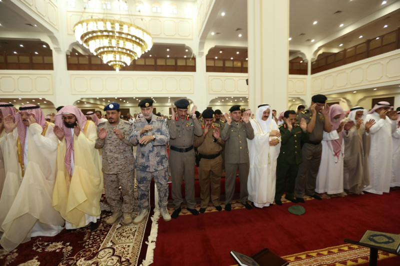 أمير الجوف يتقدم المصلين في صلاة عيد الفطر المبارك ‫(371266725)‬ ‫‬