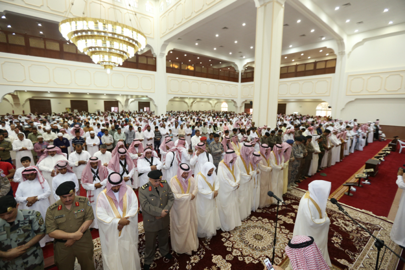 أمير الجوف يتقدم المصلين في صلاة عيد الفطر المبارك ‫(371266726)‬ ‫‬