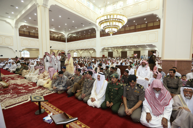 أمير الجوف يتقدم المصلين في صلاة عيد الفطر المبارك ‫(371266733)‬ ‫‬