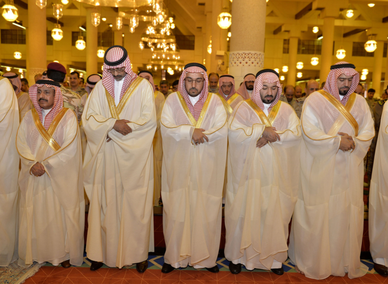 أمير الرياض يؤدي صلاة العيد ويستقبل المهنئين  ‫(1)‬ ‫‬