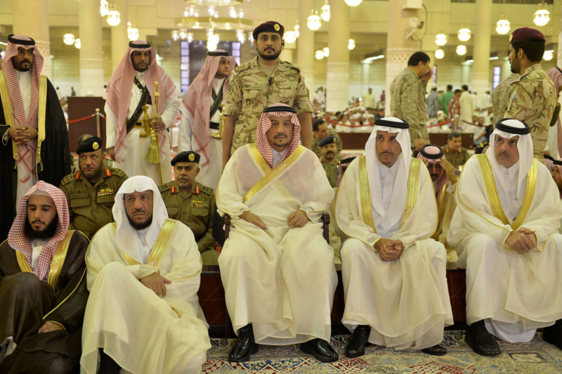 أمير الرياض يؤدي صلاة العيد ويستقبل المهنئين  ‫(217589736)‬ ‫‬